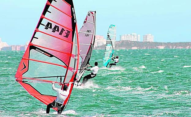 Participantes en el Surfari de Los Alcázares, en 2018, última edición celebrada.