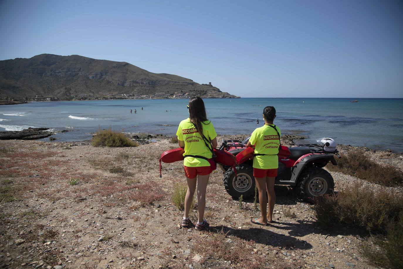 Fotos: Las playas de la Región reciben sus banderas azules