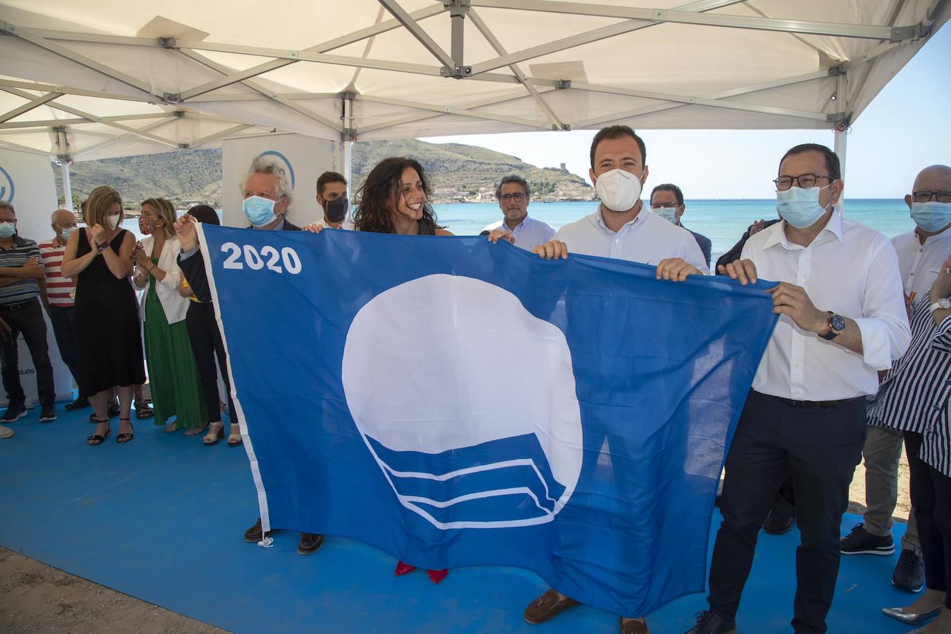 Fotos: Las playas de la Región reciben sus banderas azules