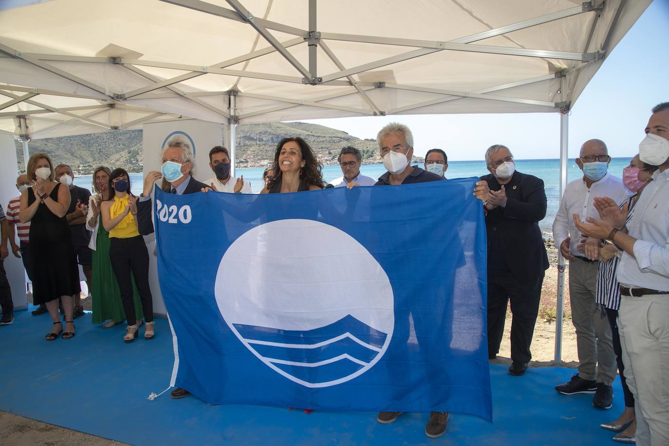 Fotos: Las playas de la Región reciben sus banderas azules
