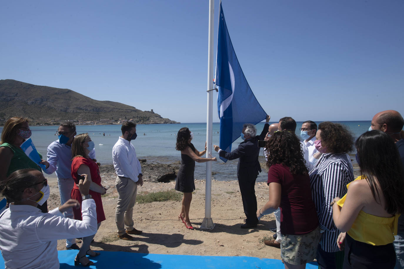 Fotos: Las playas de la Región reciben sus banderas azules