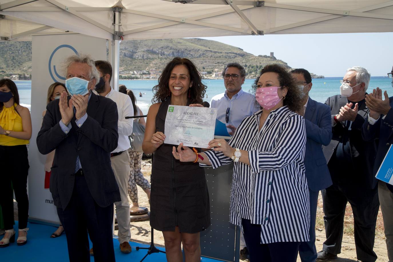 Fotos: Las playas de la Región reciben sus banderas azules