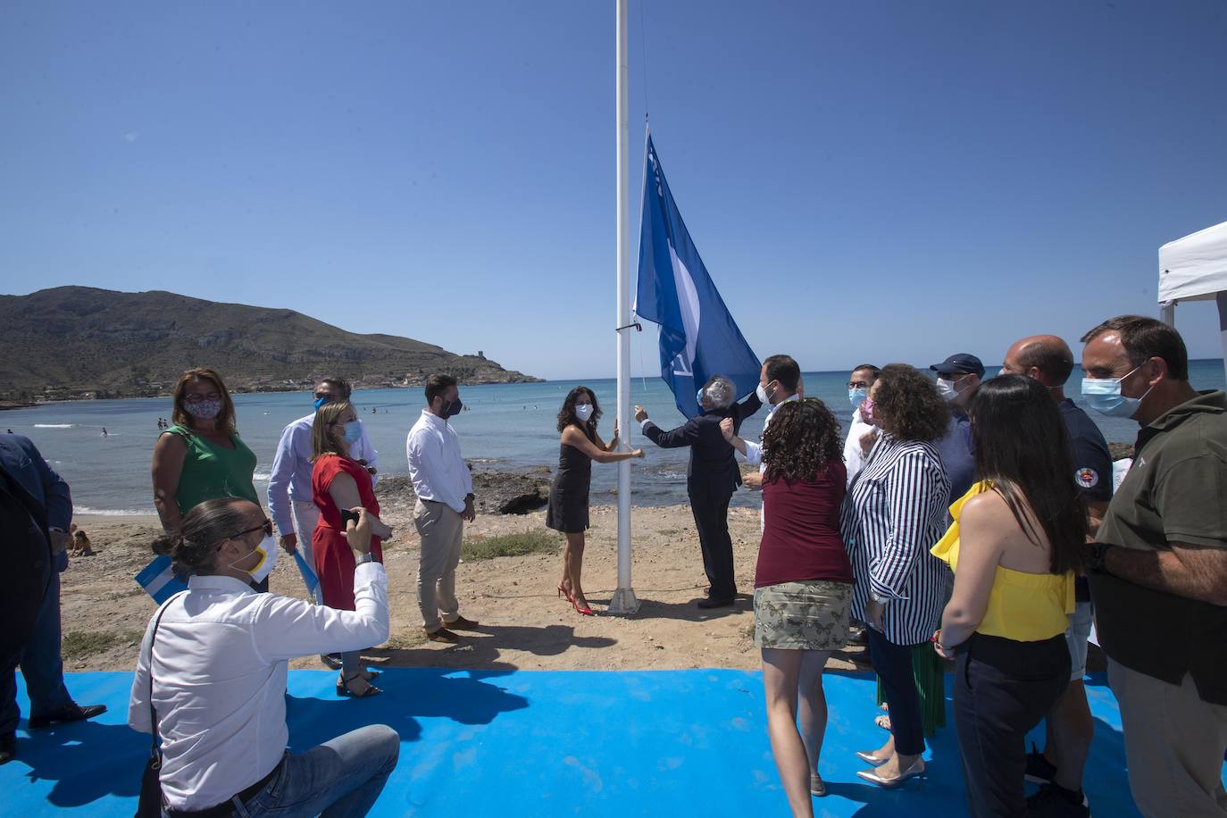 Fotos: Las playas de la Región reciben sus banderas azules