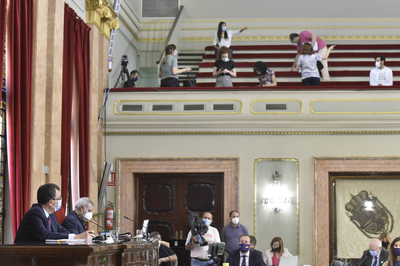 Con la única abstención de los tres concejales de Vox, el Plan de Soporte Social y Activación Económica del municipio de Murcia ha salido adelante esta mañana en el Pleno extraordinario con el apoyo de los grupos de gobierno en coalición.