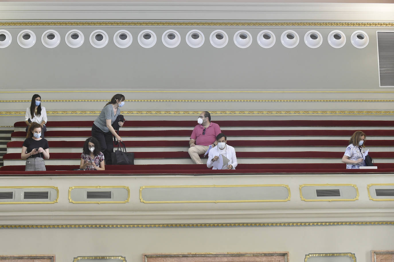 Con la única abstención de los tres concejales de Vox, el Plan de Soporte Social y Activación Económica del municipio de Murcia ha salido adelante esta mañana en el Pleno extraordinario con el apoyo de los grupos de gobierno en coalición.