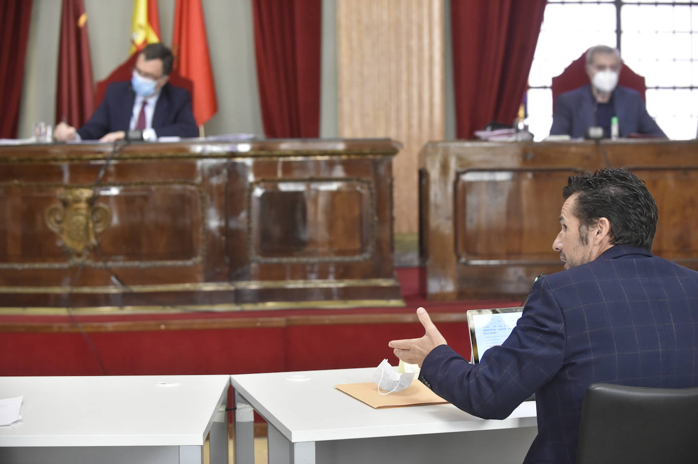 Con la única abstención de los tres concejales de Vox, el Plan de Soporte Social y Activación Económica del municipio de Murcia ha salido adelante esta mañana en el Pleno extraordinario con el apoyo de los grupos de gobierno en coalición.