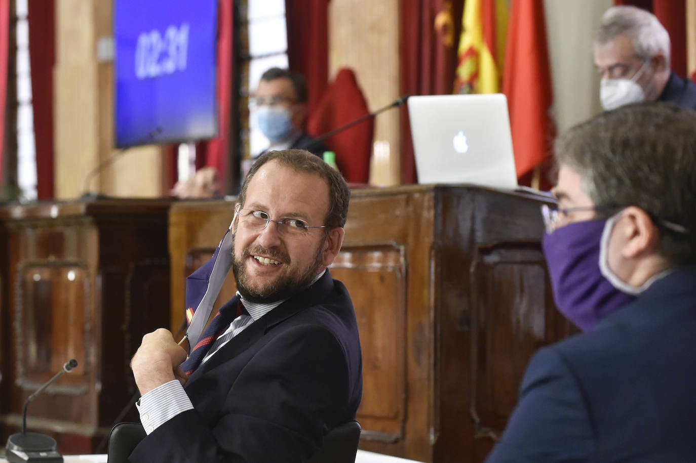 Con la única abstención de los tres concejales de Vox, el Plan de Soporte Social y Activación Económica del municipio de Murcia ha salido adelante esta mañana en el Pleno extraordinario con el apoyo de los grupos de gobierno en coalición.