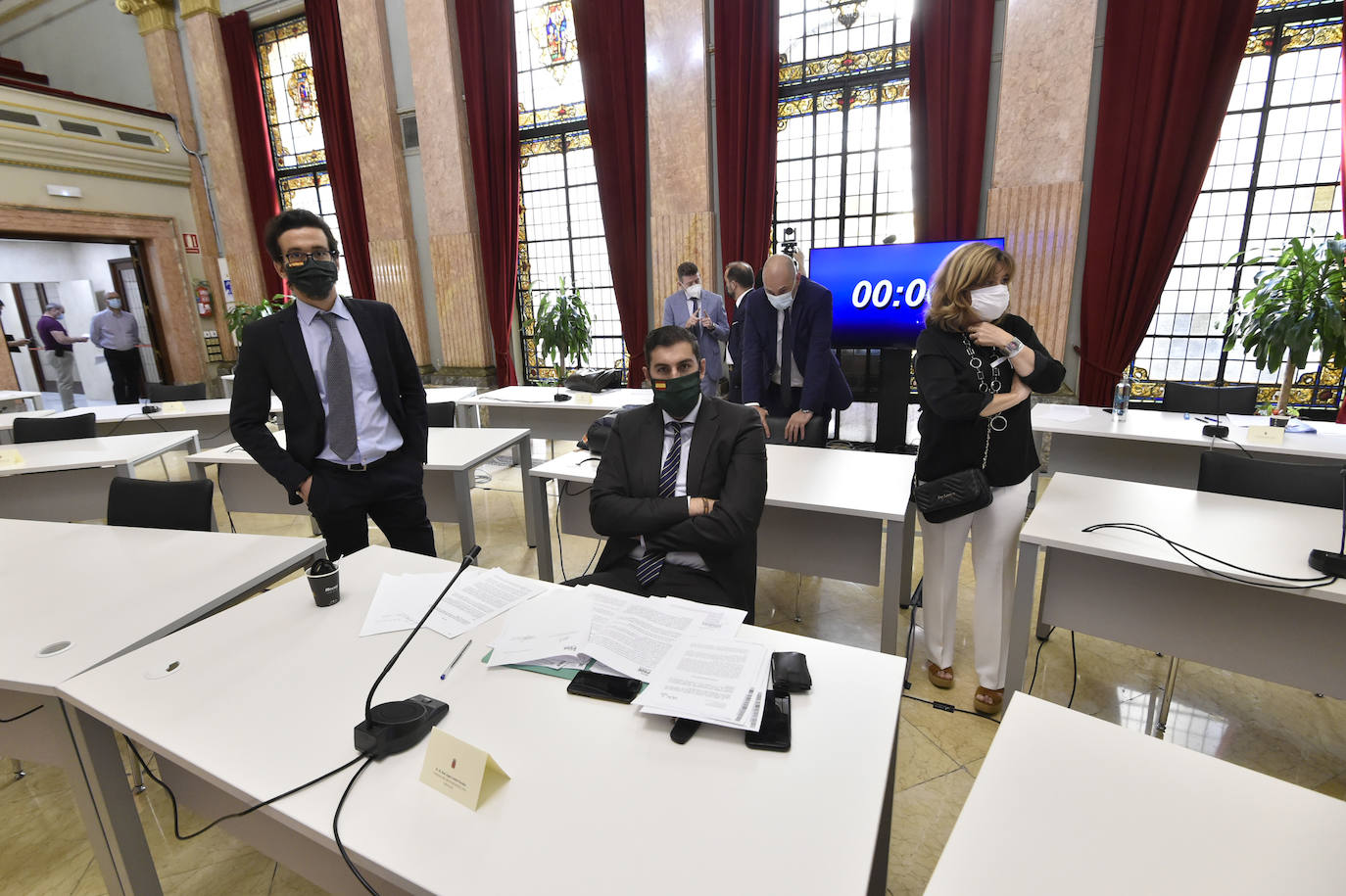 Con la única abstención de los tres concejales de Vox, el Plan de Soporte Social y Activación Económica del municipio de Murcia ha salido adelante esta mañana en el Pleno extraordinario con el apoyo de los grupos de gobierno en coalición.