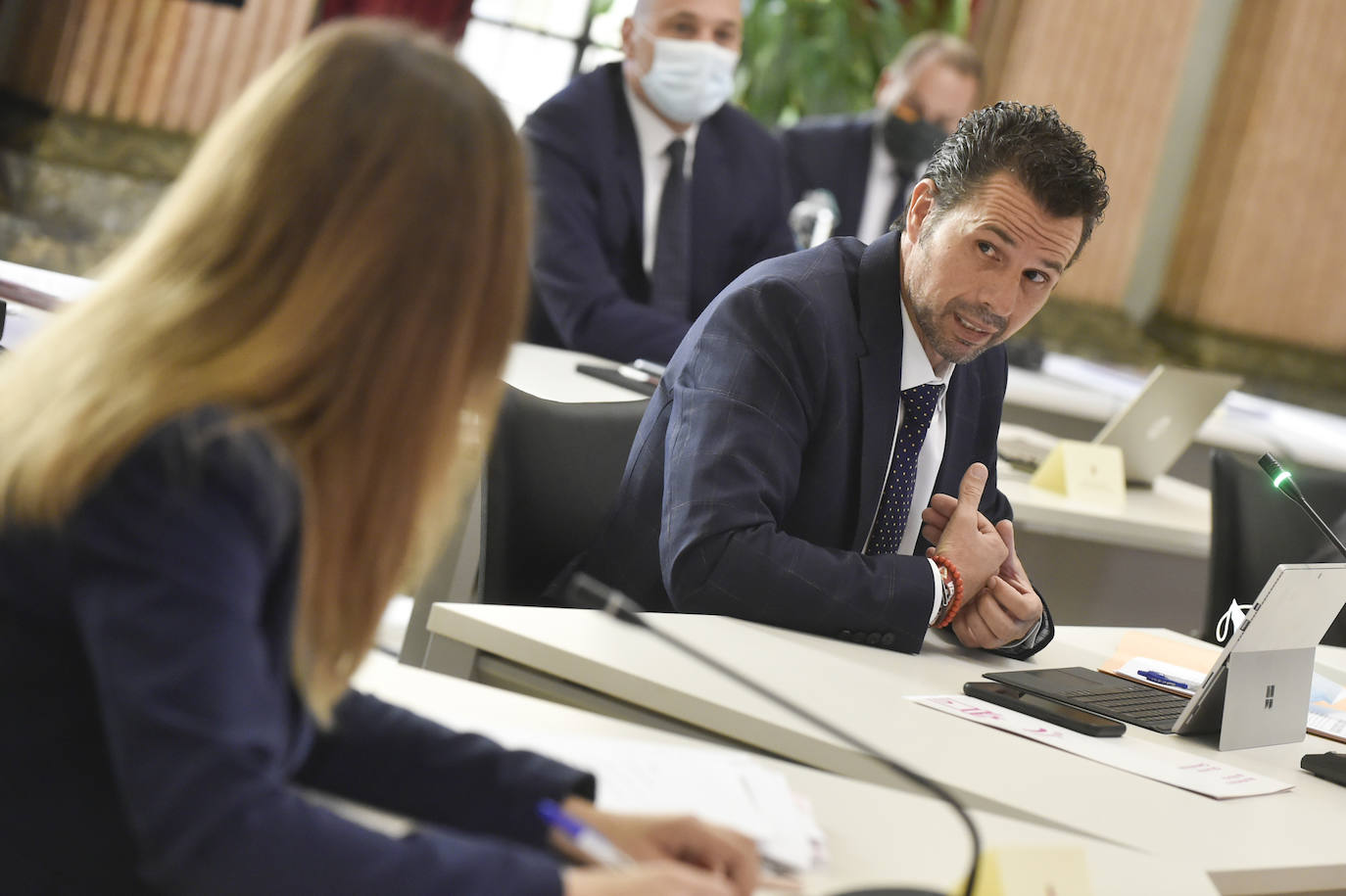 Con la única abstención de los tres concejales de Vox, el Plan de Soporte Social y Activación Económica del municipio de Murcia ha salido adelante esta mañana en el Pleno extraordinario con el apoyo de los grupos de gobierno en coalición.