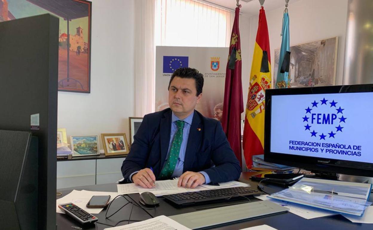 José Miguel Luengo en la reunión de la FEMP por vídeoconferencia.