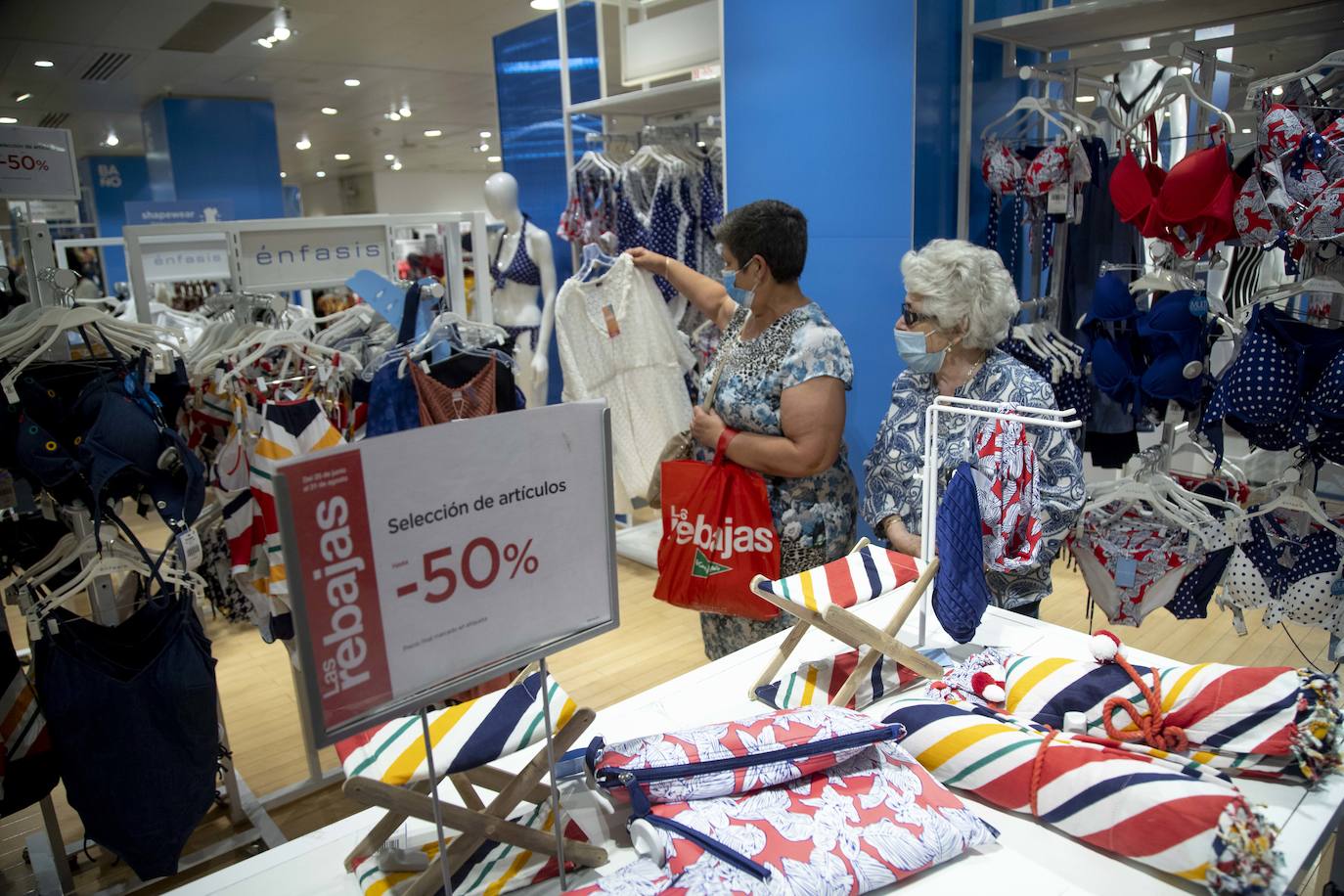 Fotos: El adelanto de las rebajas aumenta las ventas del comercio en Cartagena