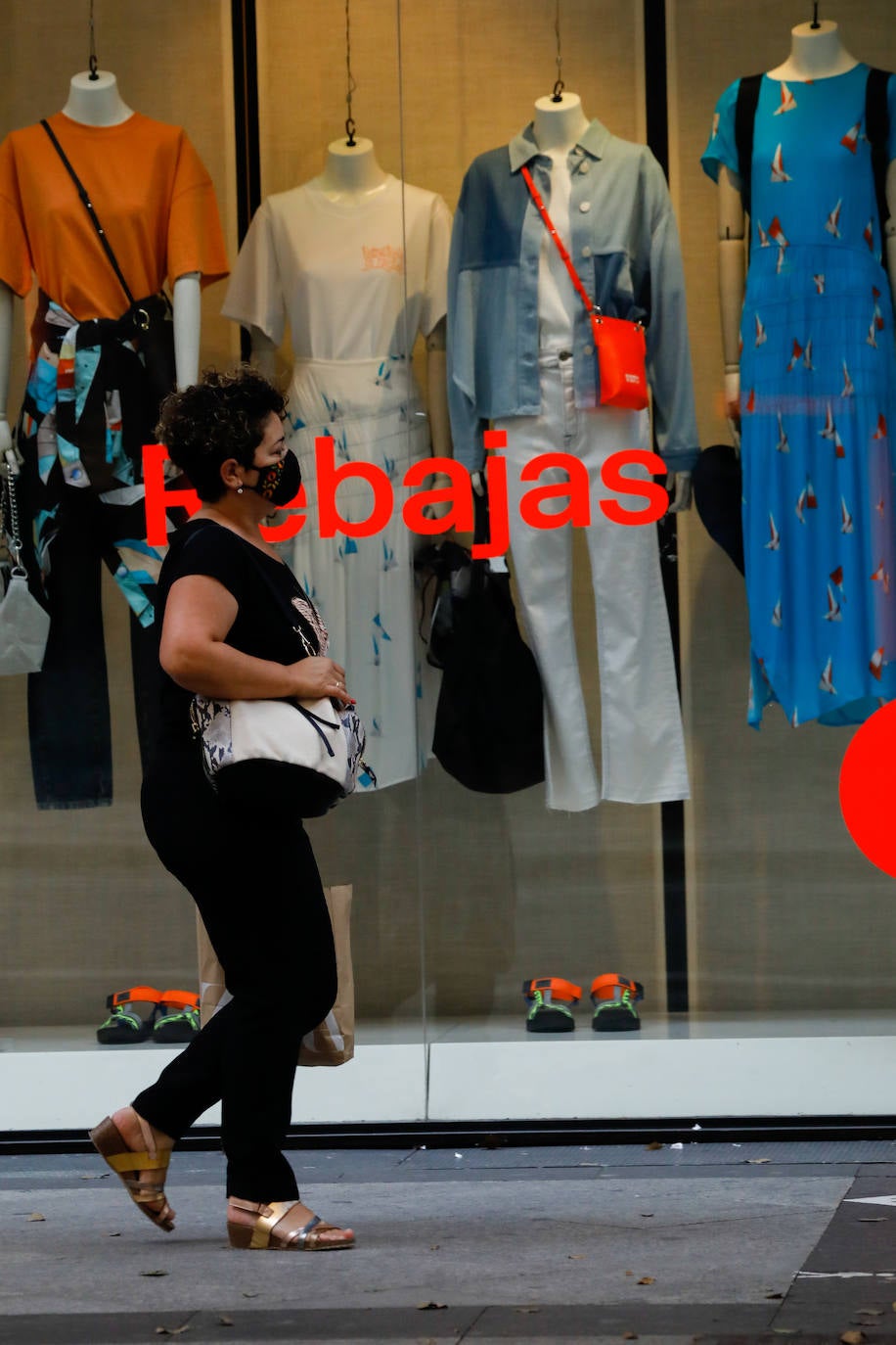 Fotos: Primeras rebajas en Murcia con mascarilla y distancia social