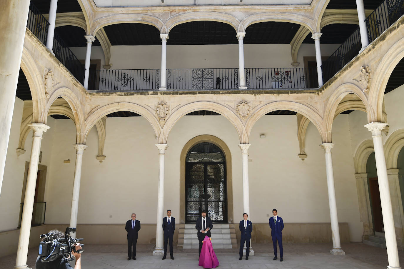 El presidente de la Comunidad, Fernando López Miras, se reunió ayer con representantes de la Fundación del Toro de Lidia.