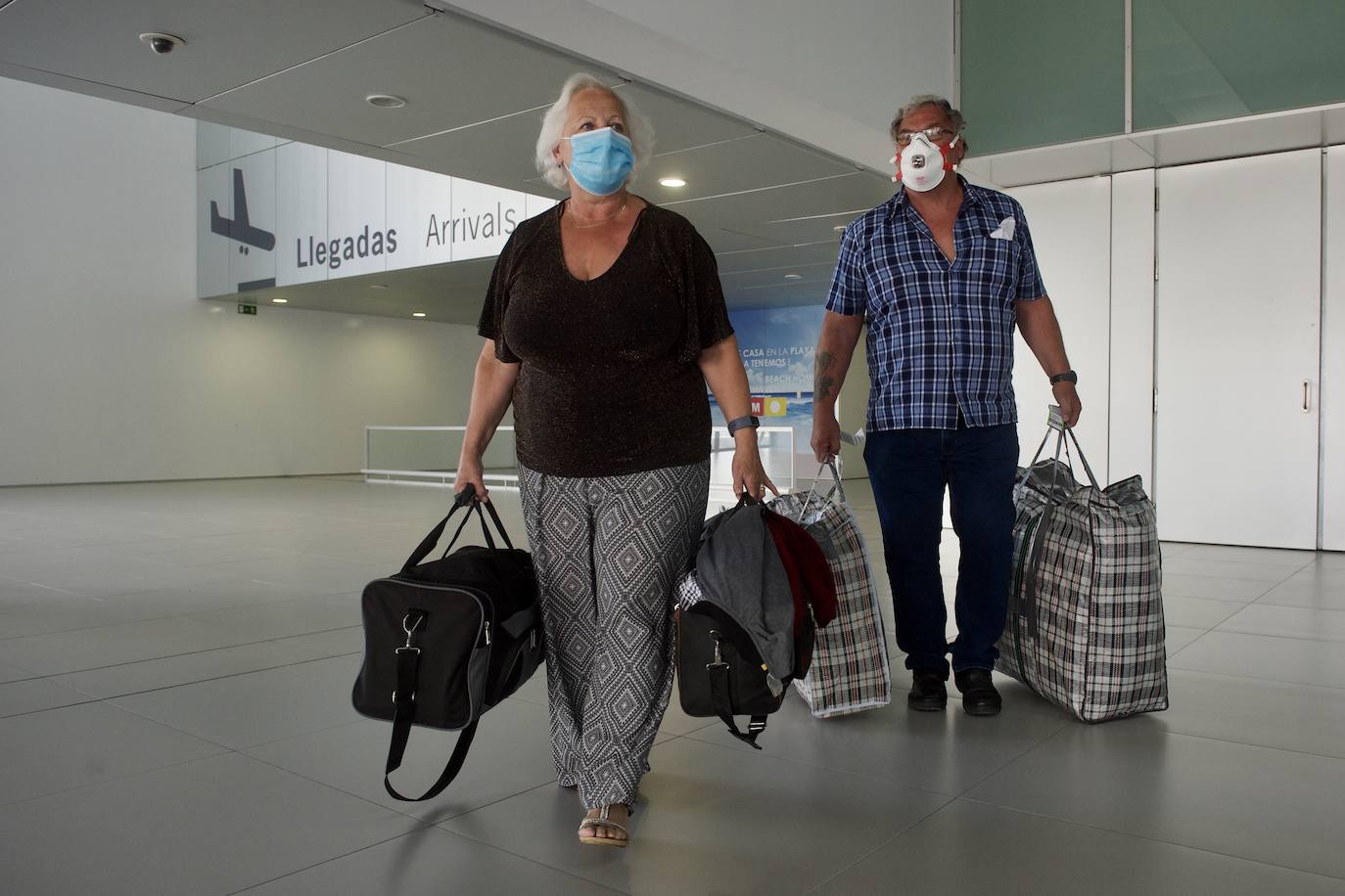 Fotos: Aterriza en el aeropuerto de Corvera el primer vuelo tras la pandemia