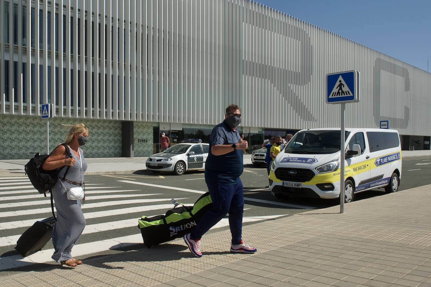 Fotos: Aterriza en el aeropuerto de Corvera el primer vuelo tras la pandemia
