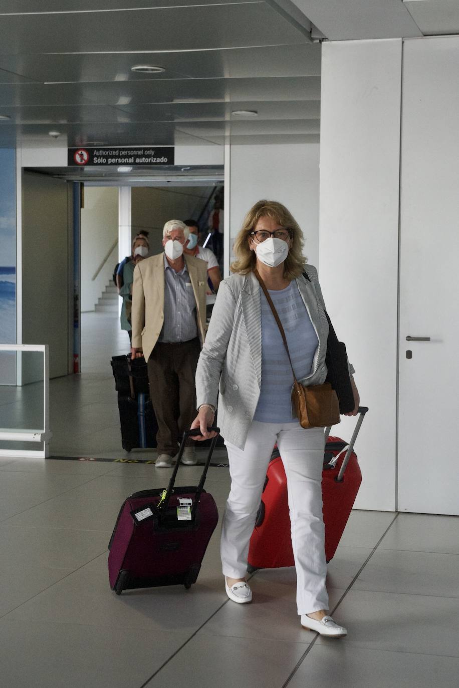 Fotos: Aterriza en el aeropuerto de Corvera el primer vuelo tras la pandemia