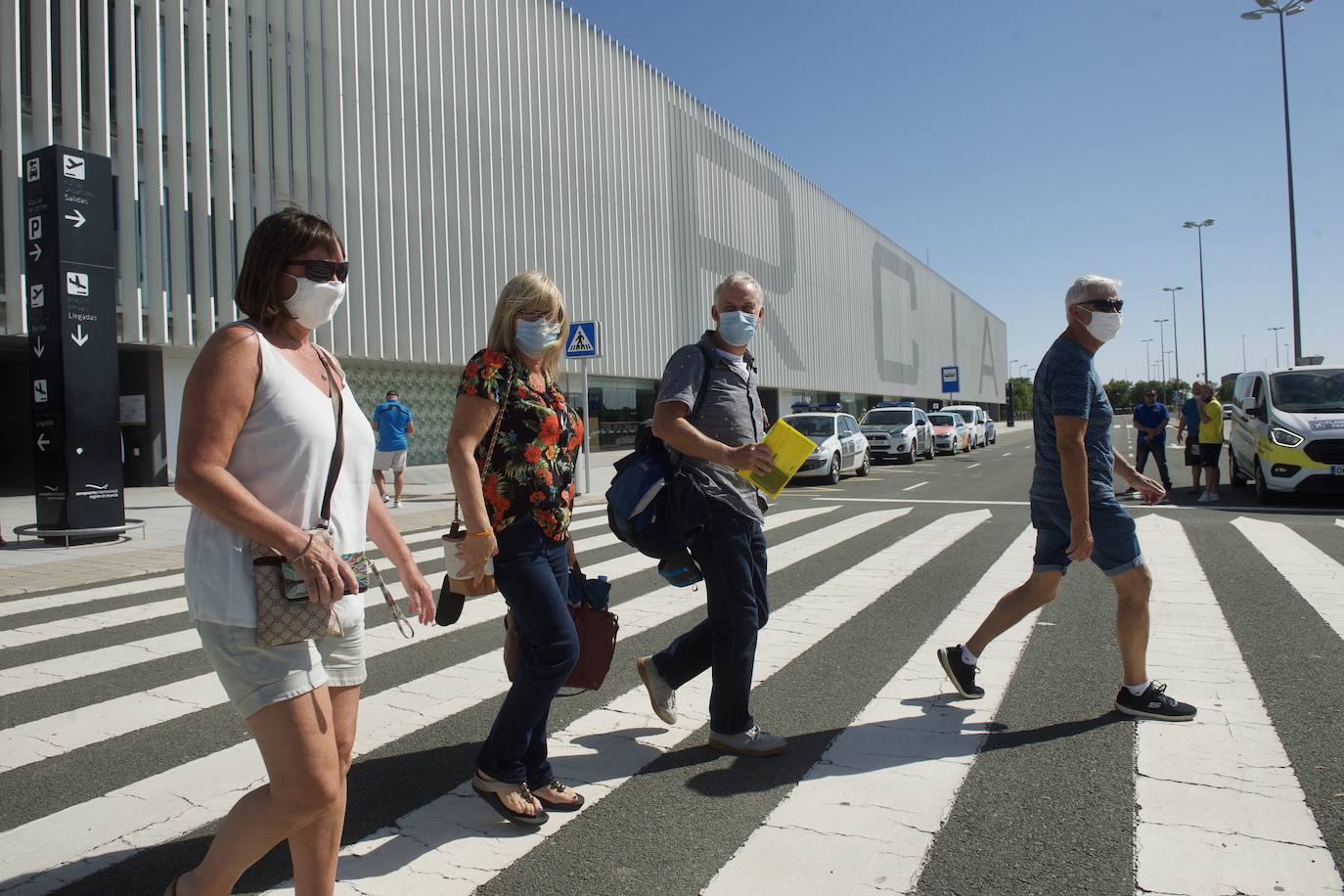Fotos: Aterriza en el aeropuerto de Corvera el primer vuelo tras la pandemia