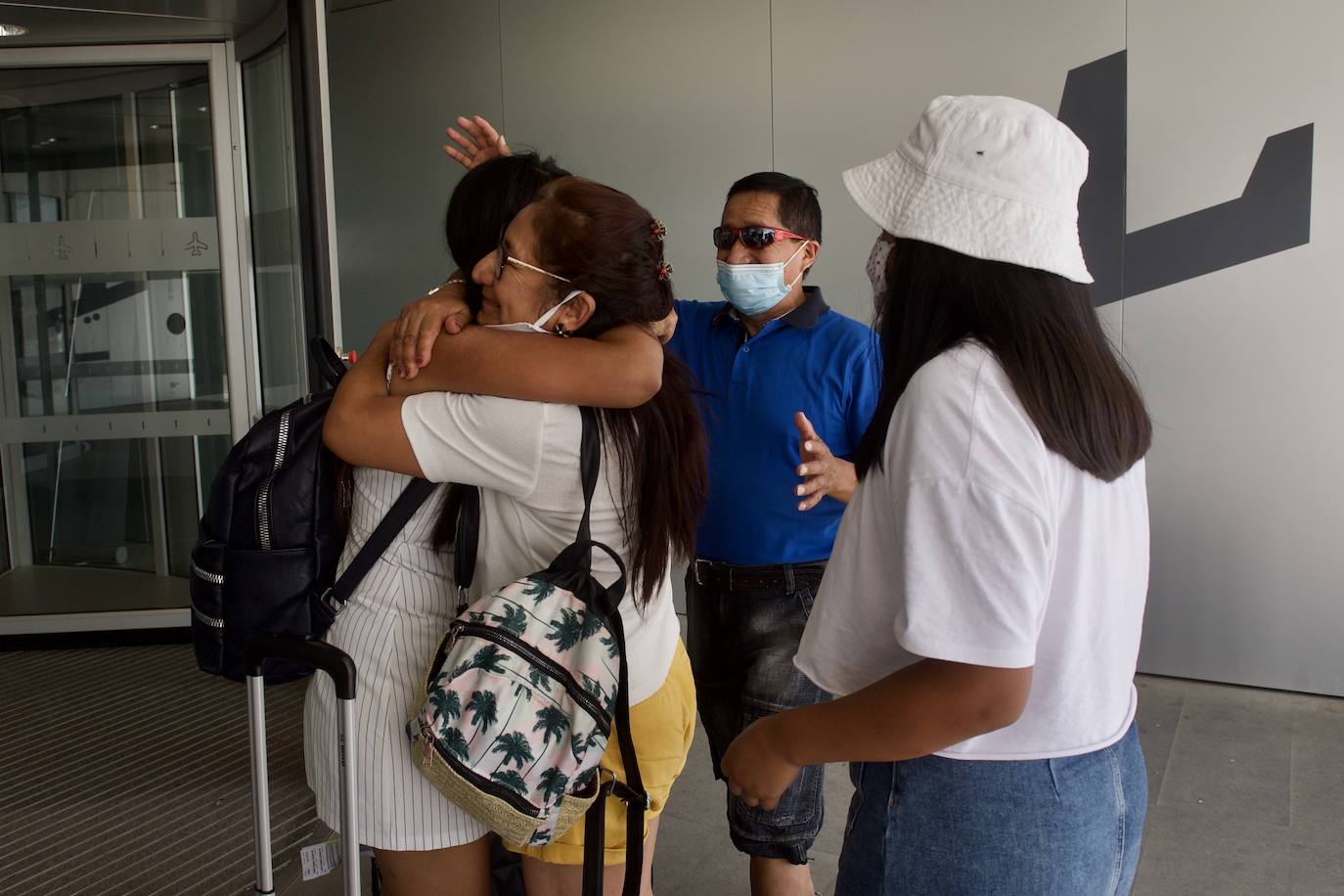 Fotos: Aterriza en el aeropuerto de Corvera el primer vuelo tras la pandemia