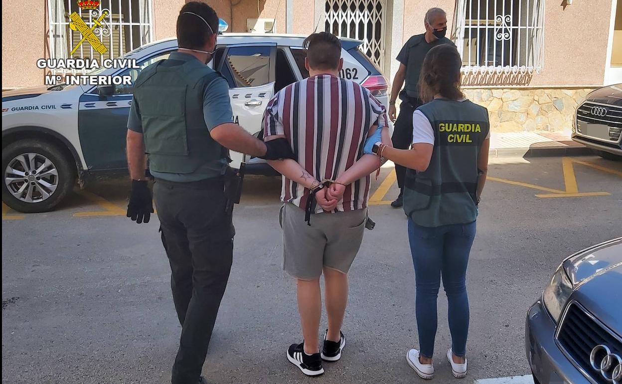 Detenido en Los Alcázares un joven por contactar con mujeres para sonsacarles dinero con engaños La Verdad imagen