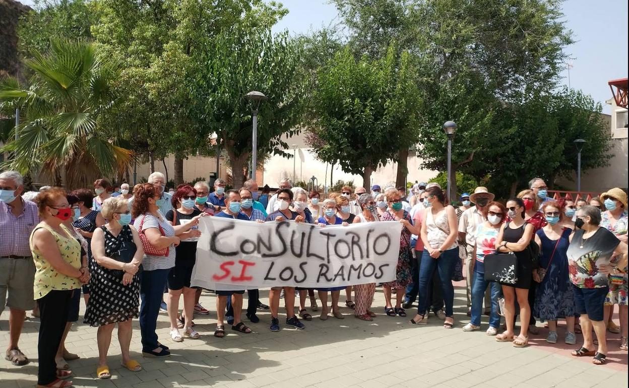 Concentración de los vecinos de Los Ramos.