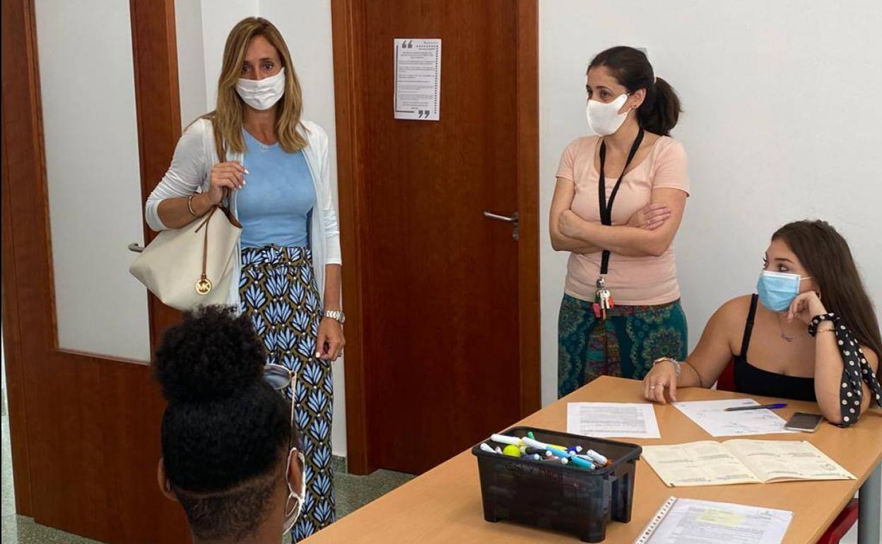 La edil Pilar Torres ha visitado el grupo de trabajo en Espinardo.