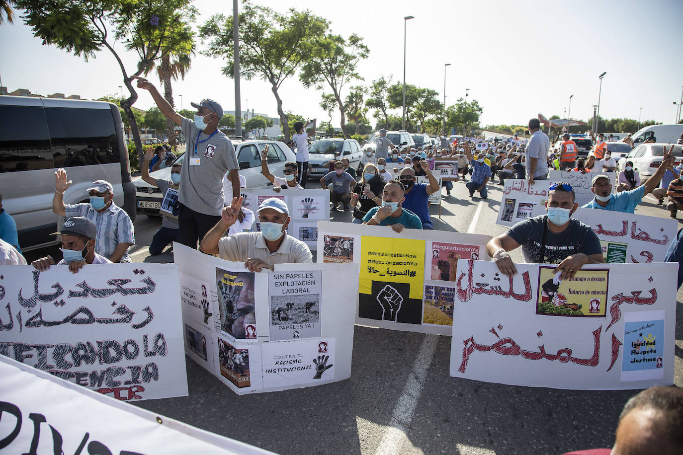 Fotos: Inmigrantes se concentran en Torre Pacheco para reclamar mejores condiciones laborales