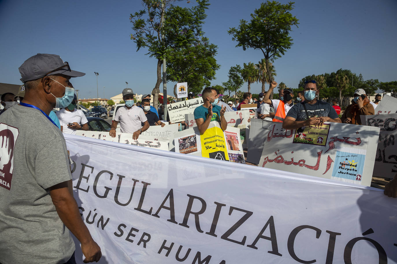 Fotos: Inmigrantes se concentran en Torre Pacheco para reclamar mejores condiciones laborales