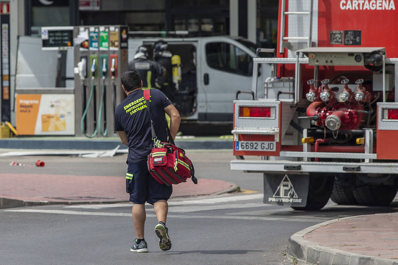 Fotos: Explosión en una gasolinera de Cartagena