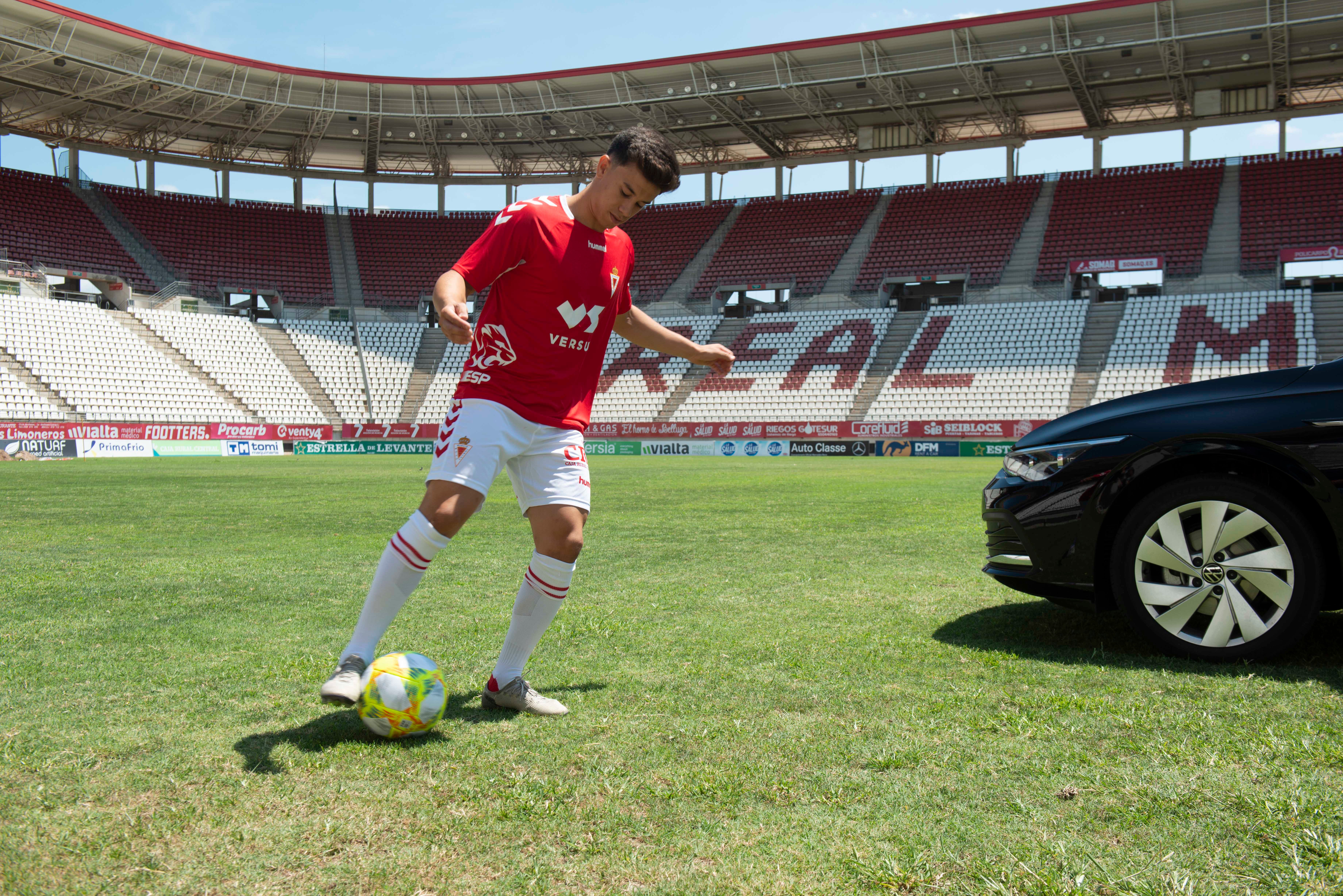 Fotos: Presentación de Junior Martínez como jugador del Real Murcia