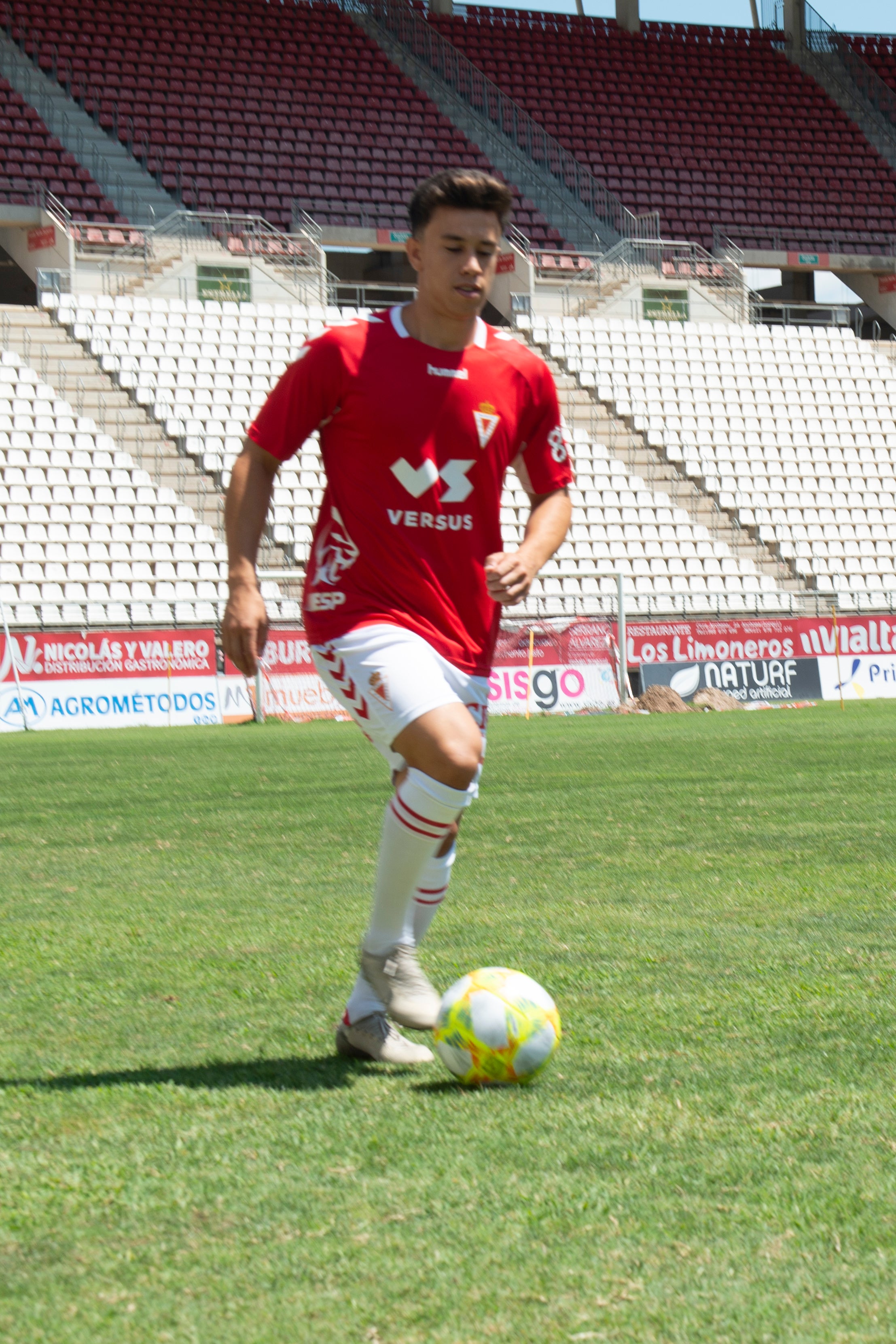 Fotos: Presentación de Junior Martínez como jugador del Real Murcia
