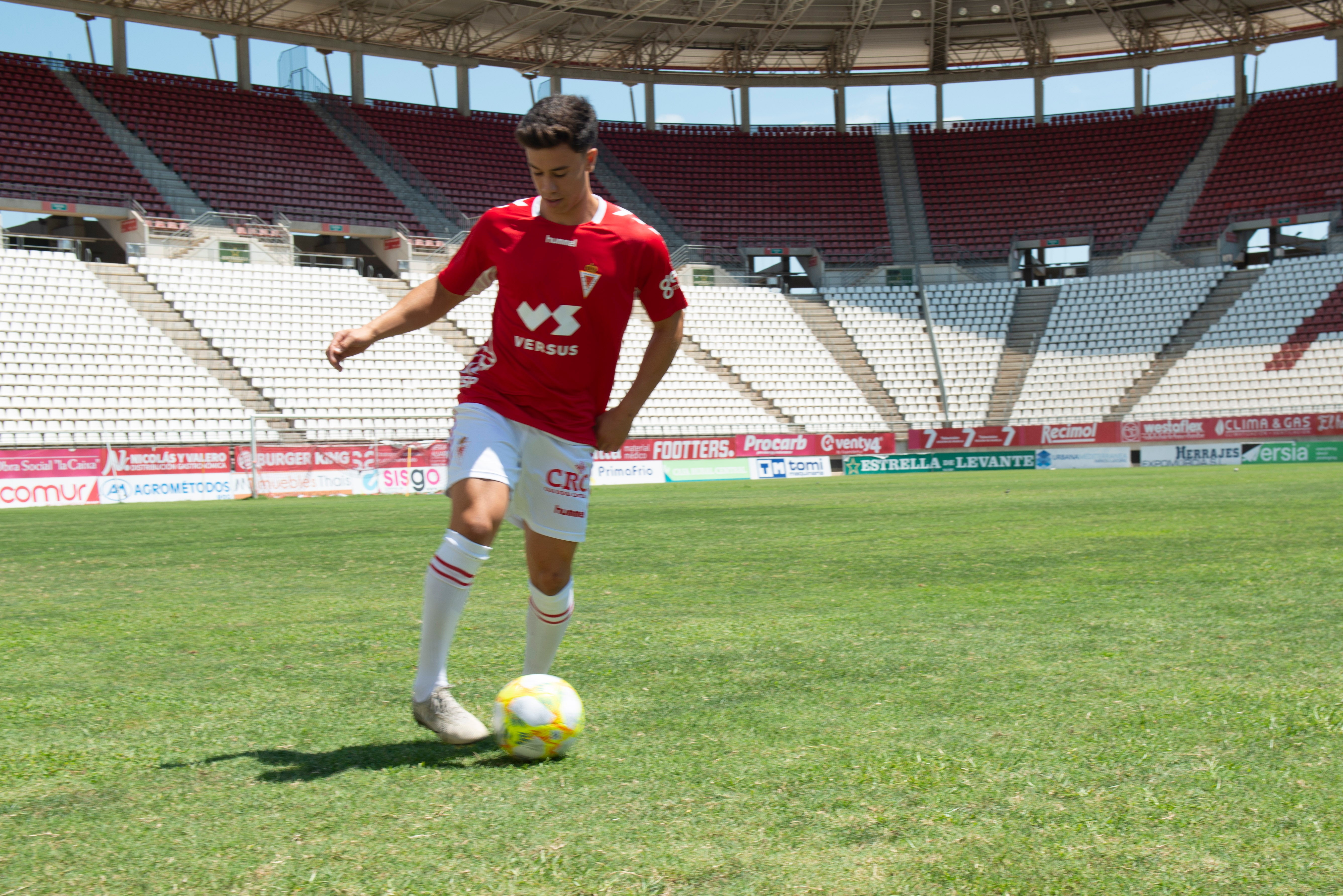 Fotos: Presentación de Junior Martínez como jugador del Real Murcia