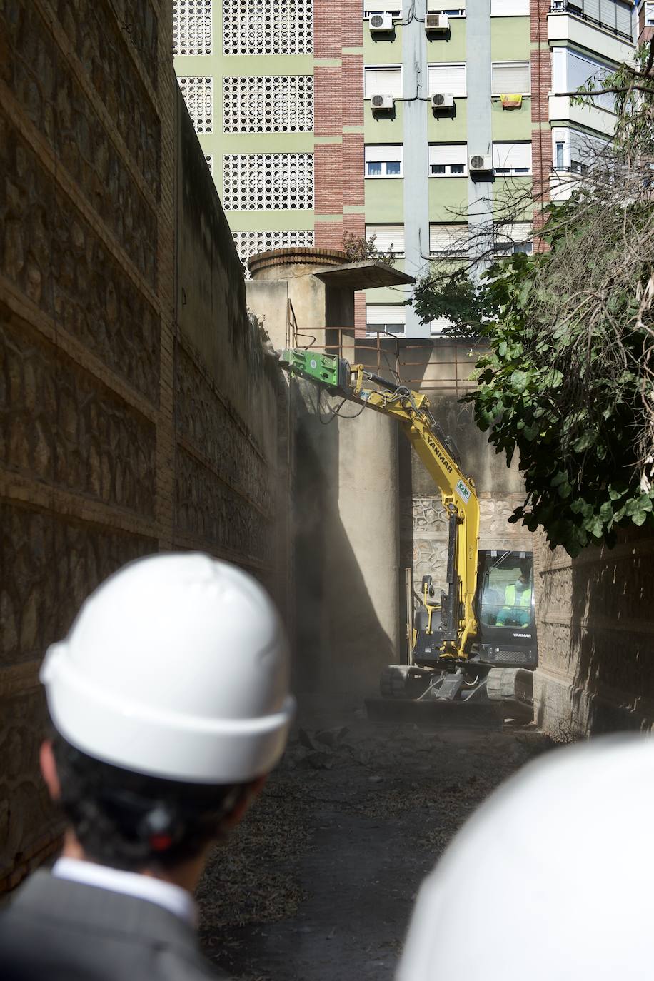 Fotos: Derriban los primeros muros de la Cárcel Vieja de Murcia