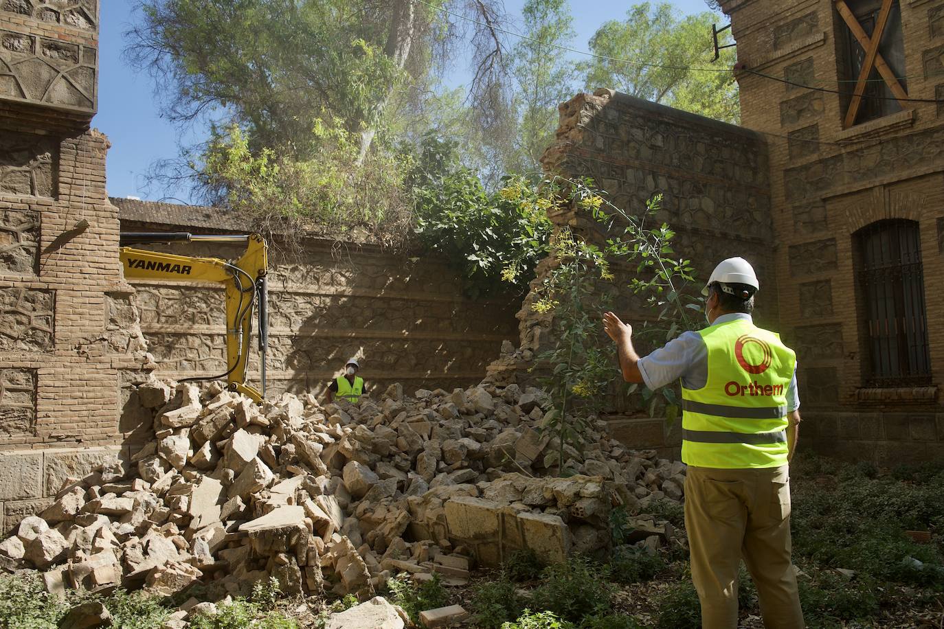 Fotos: Derriban los primeros muros de la Cárcel Vieja de Murcia