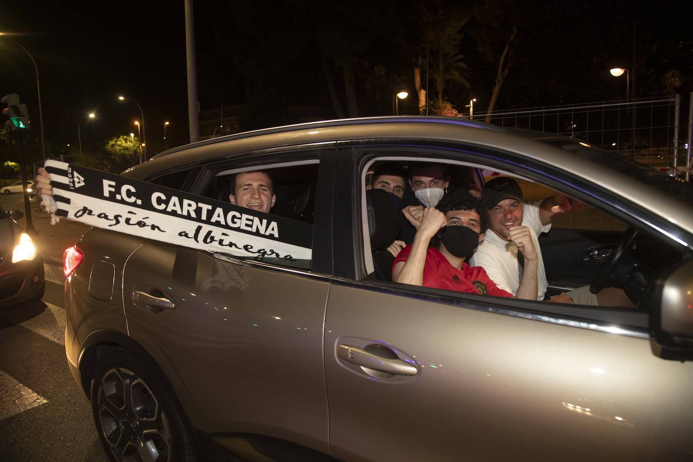 Fotos: Así está viviendo la afición blanquinegra el partido en Cartagena