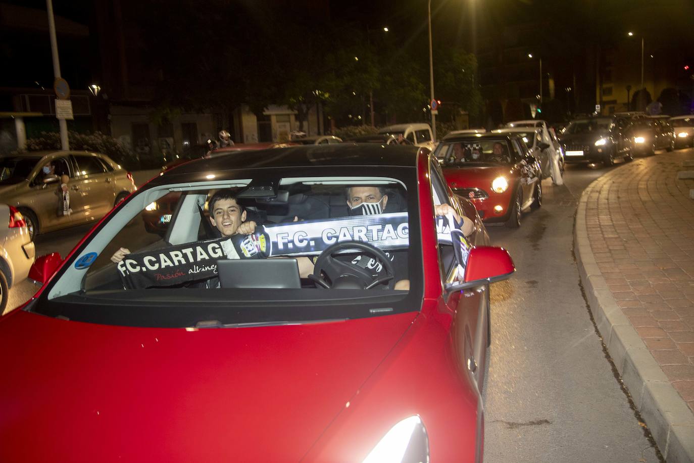 Fotos: Así está viviendo la afición blanquinegra el partido en Cartagena