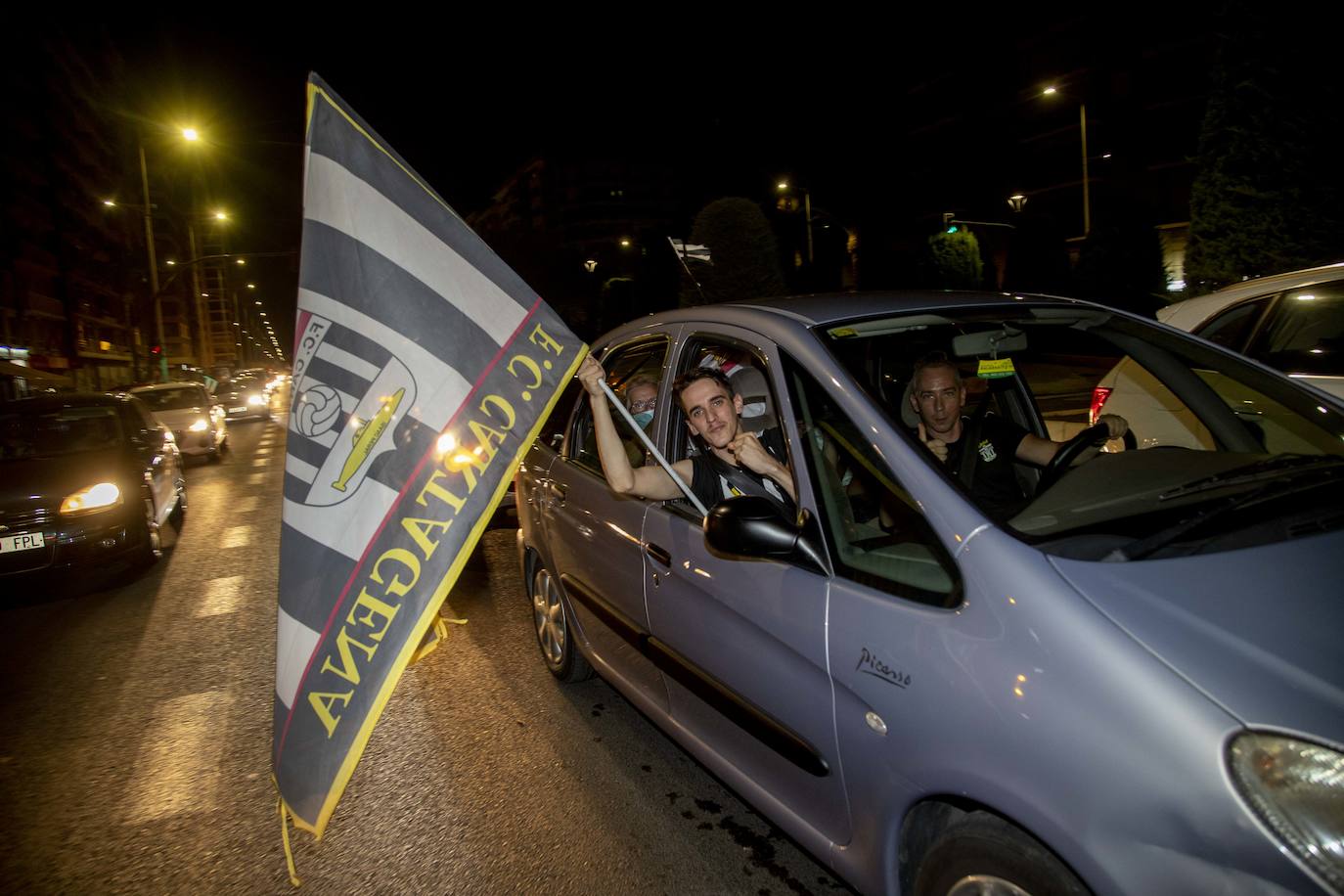 Fotos: Así está viviendo la afición blanquinegra el partido en Cartagena