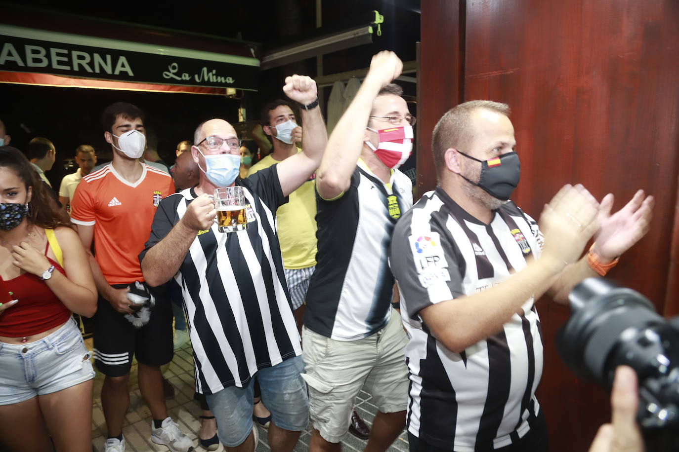 Fotos: Así está viviendo la afición blanquinegra el partido en Cartagena