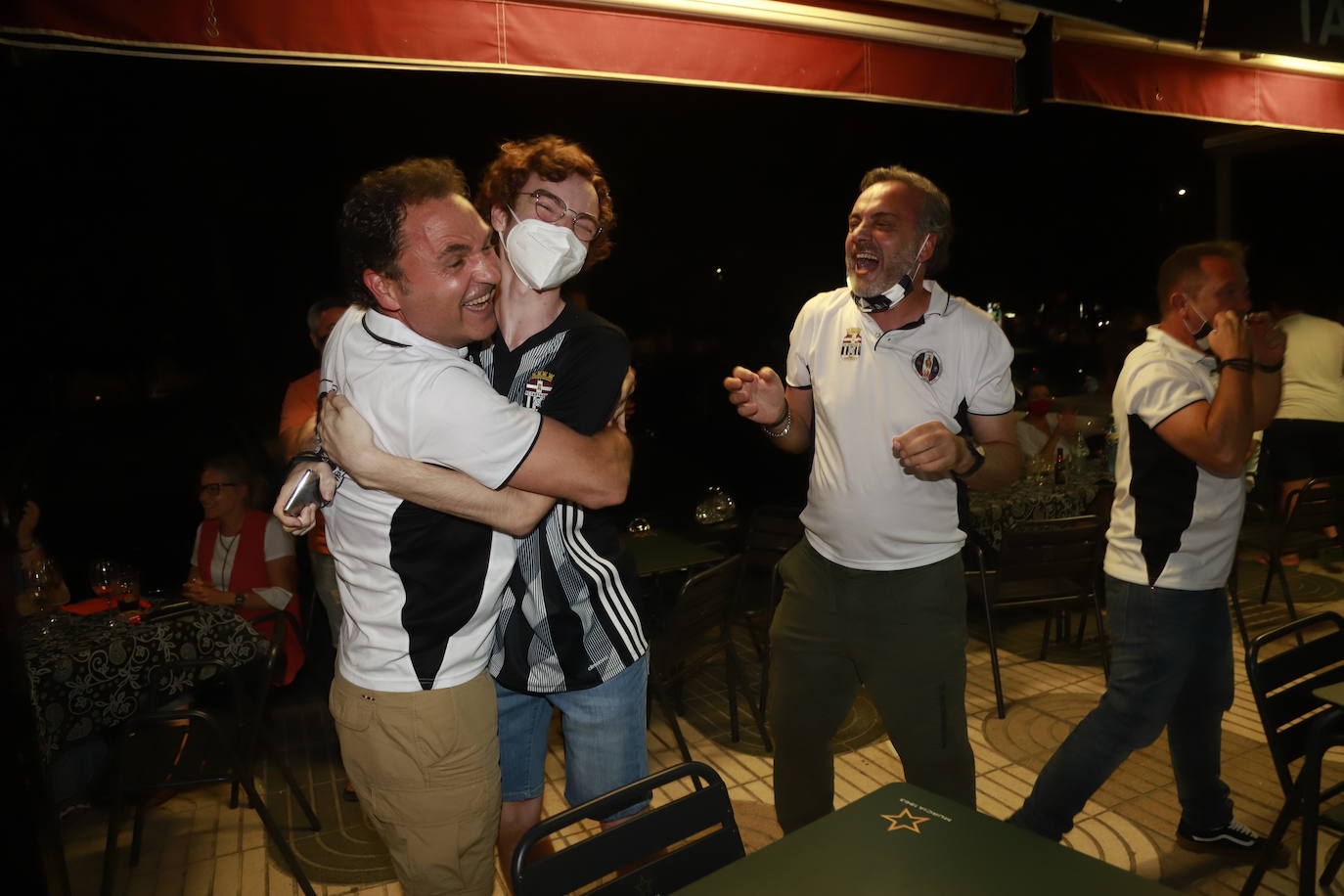 Fotos: Así está viviendo la afición blanquinegra el partido en Cartagena