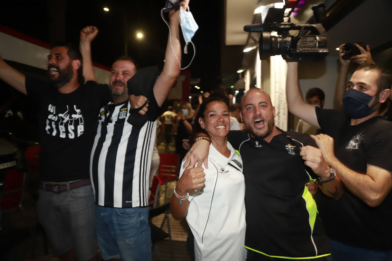 Fotos: Así está viviendo la afición blanquinegra el partido en Cartagena