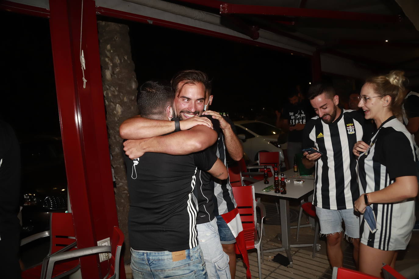 Fotos: Así está viviendo la afición blanquinegra el partido en Cartagena