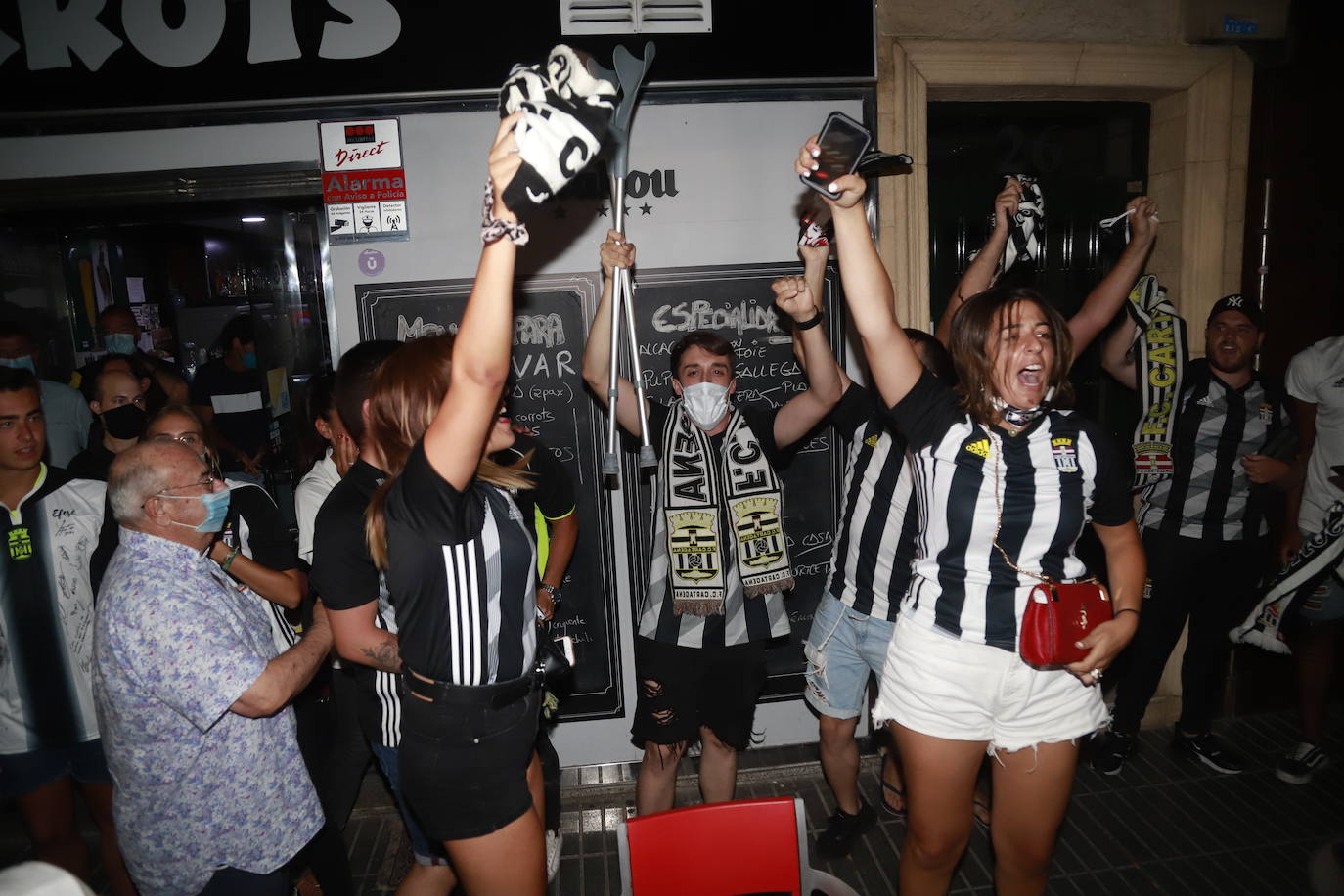 Fotos: Así está viviendo la afición blanquinegra el partido en Cartagena