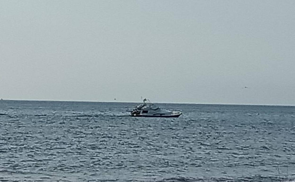 Embarcación encallada en San Pedro.