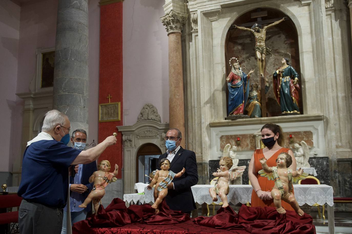 Fotos: Cultura entrega restaurados los cuatro ángeles del paso de la cofradía Cristo del Perdón