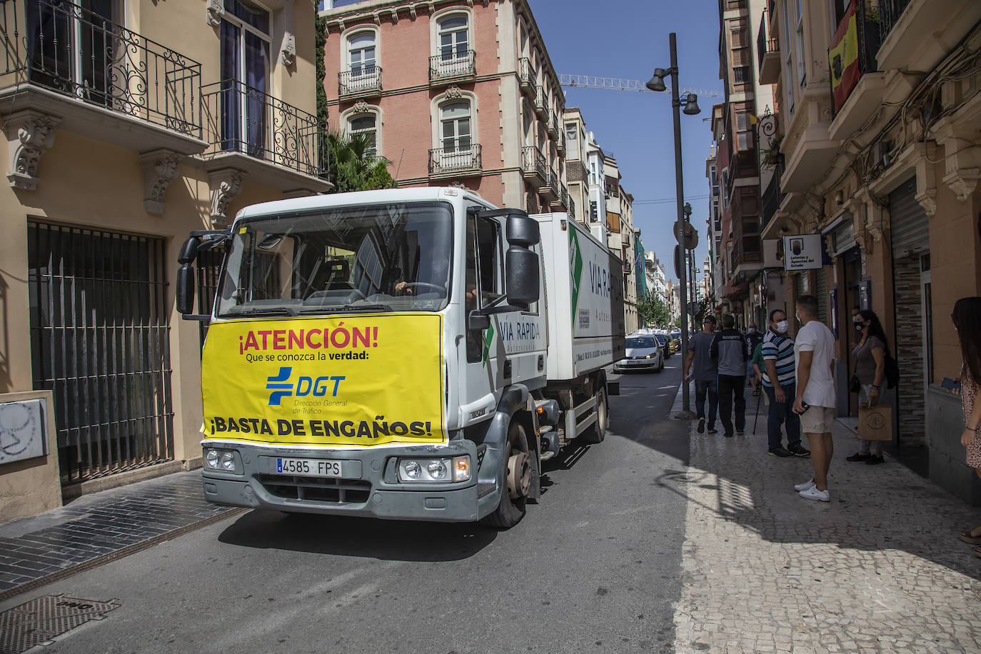 Fotos: Treinta autoescuelas se manifiestan en Cartagena por el parón de exámenes