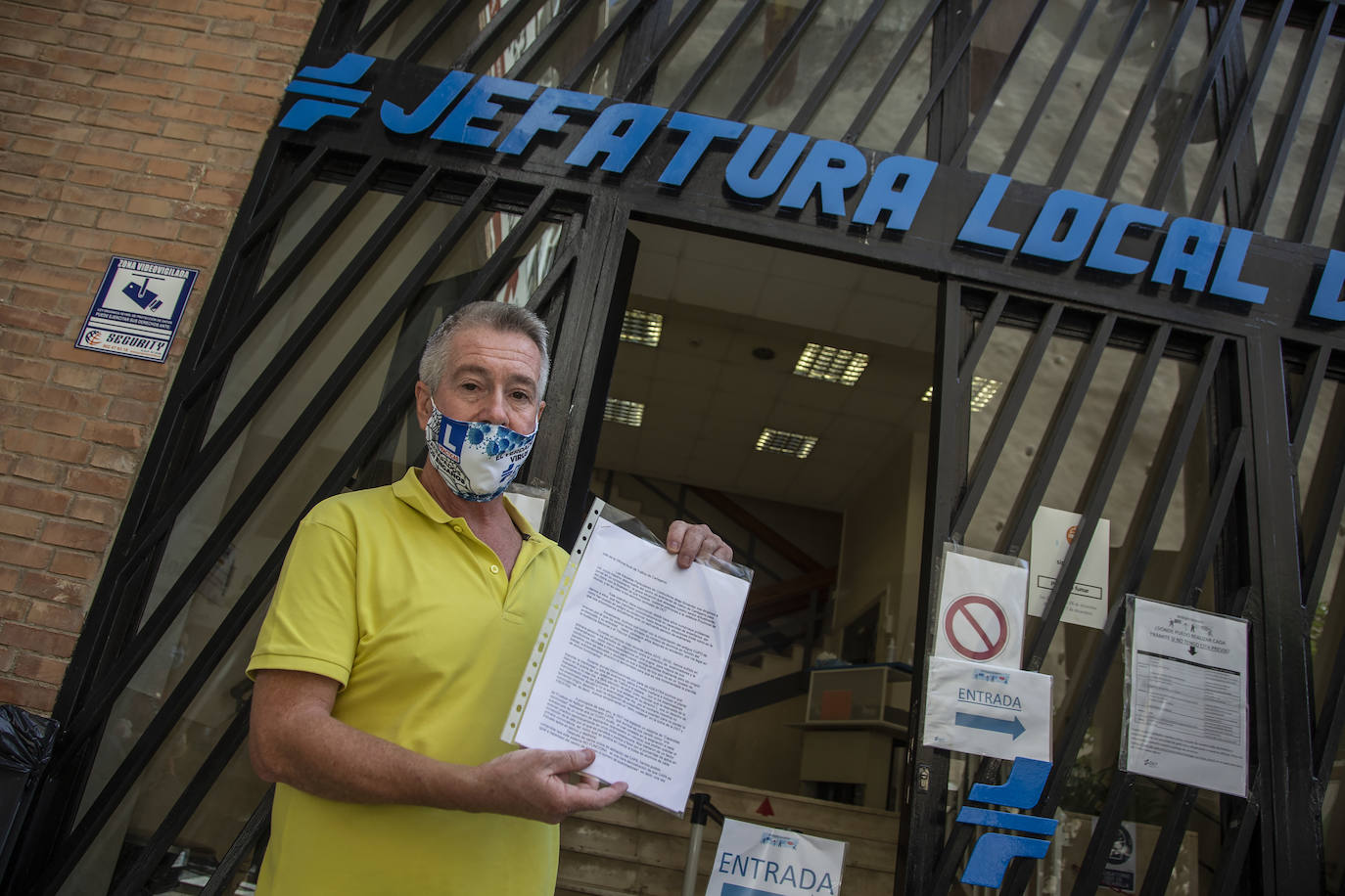 Fotos: Treinta autoescuelas se manifiestan en Cartagena por el parón de exámenes