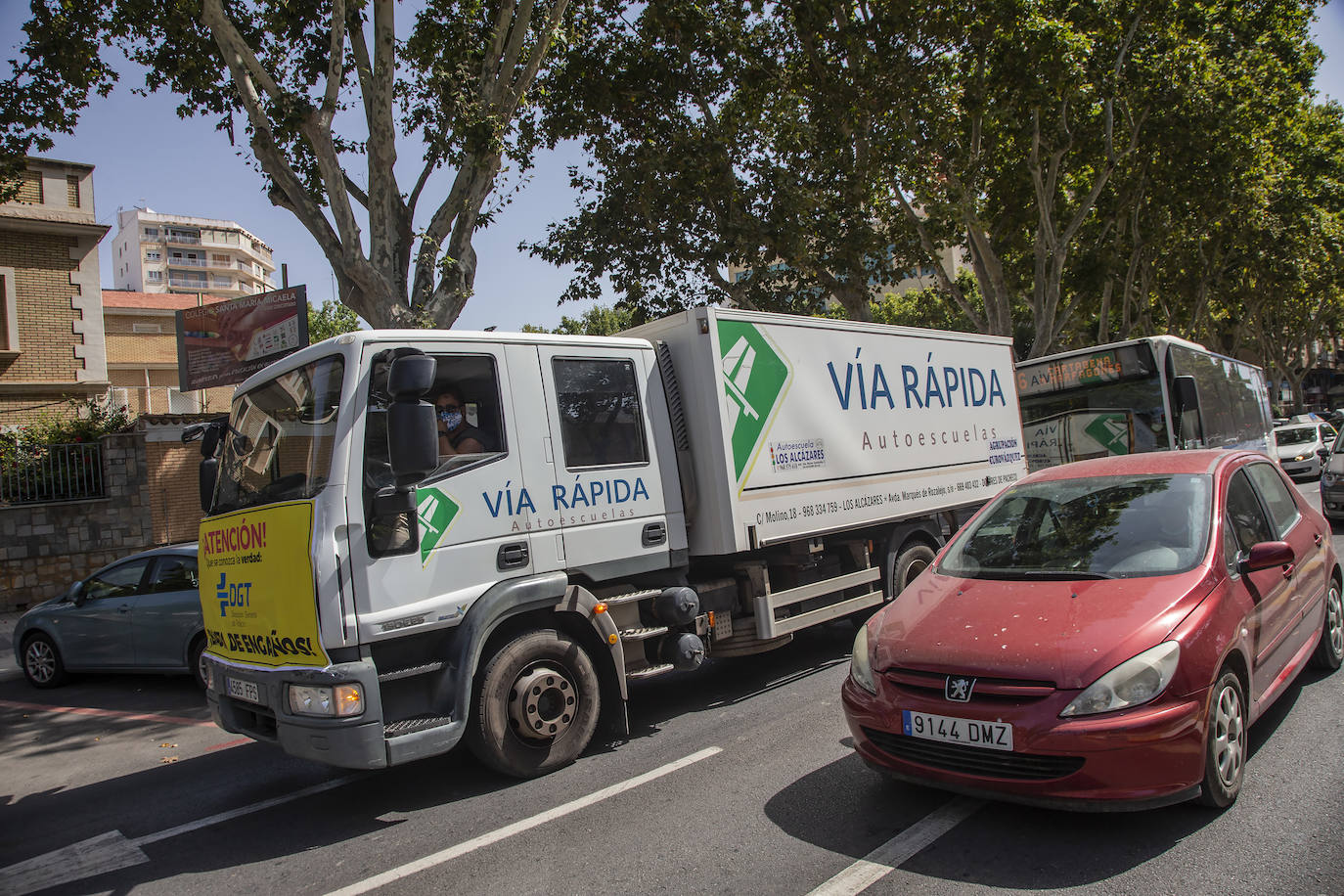 Fotos: Treinta autoescuelas se manifiestan en Cartagena por el parón de exámenes