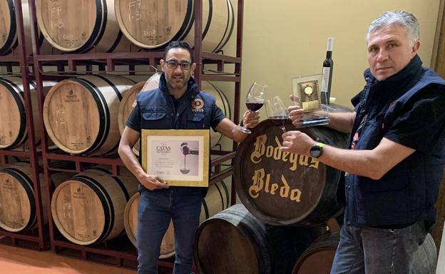 Antonio José Bleda, gerente de la bodega, y Pascual Tomás, director técnico. 