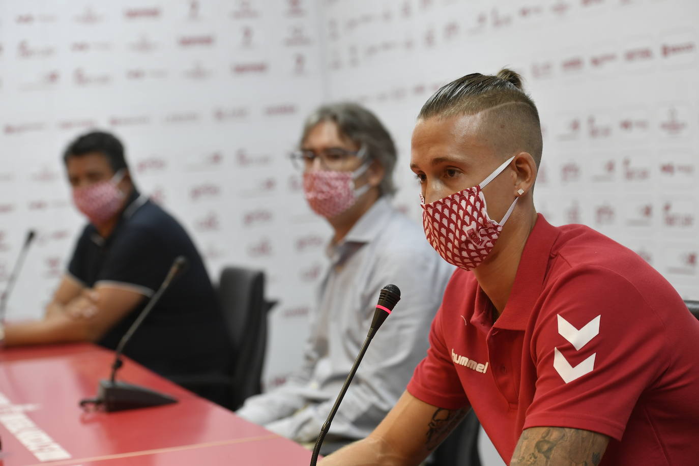 Fotos: El Real Murcia incorpora al central Miguel Muñoz