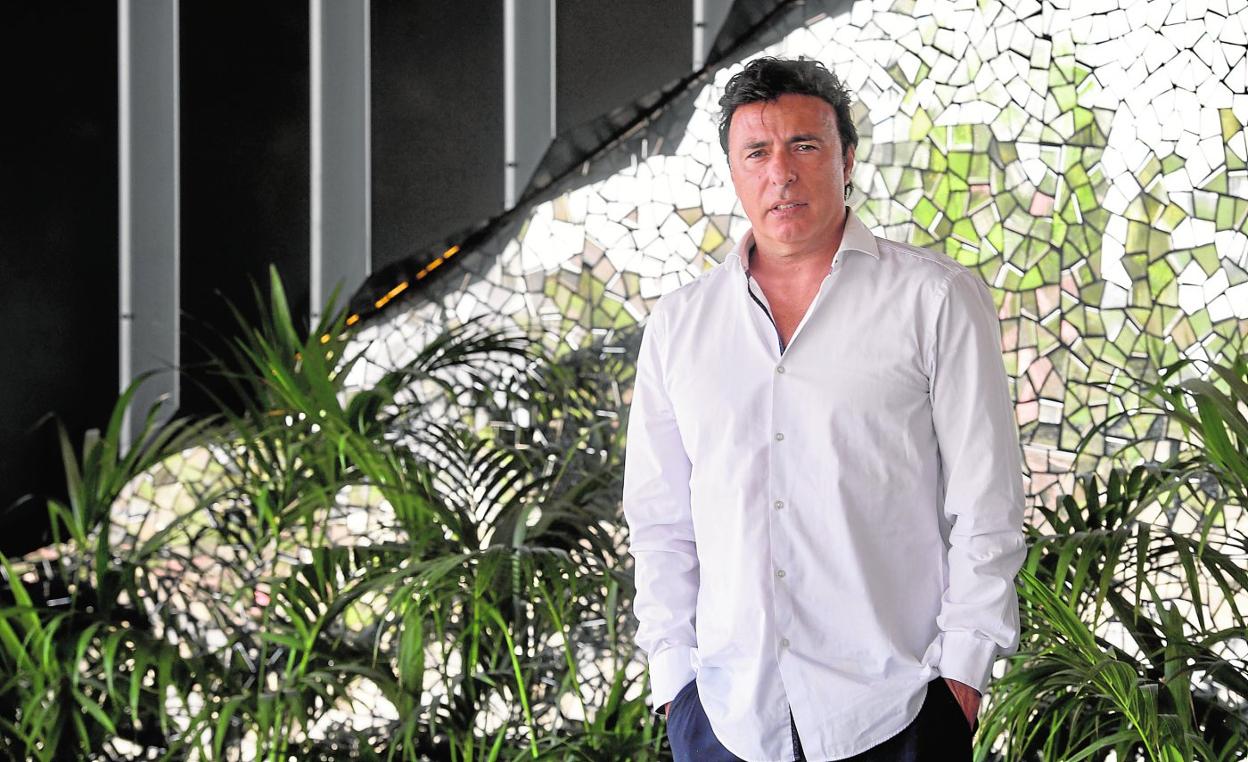 Quique Pina, hace unos días, posando para LA VERDAD en el centro de ocio Odiseo, en Murcia. 