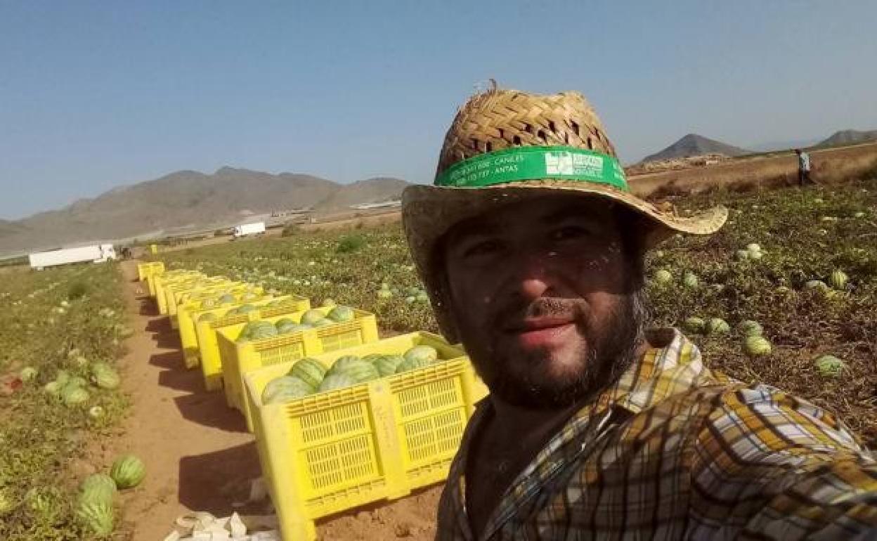 Eleazar Blandón, el jornalero nicaragüense fallecido, en una jornada de recogida de sandías. 